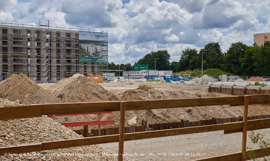 28.06.2023 - Baustelle Alexisquartier - neue DEMOS-Hinweisschilder